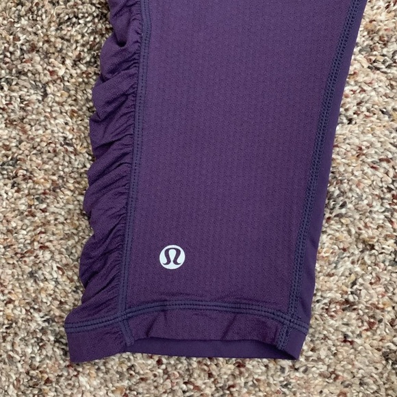 Lululemon 19” Run In The Sun crops, size 6 - Picture 9 of 10